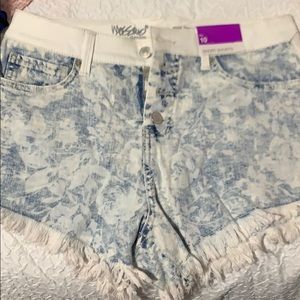 White floral printed shorts - SZ 10 - wassio